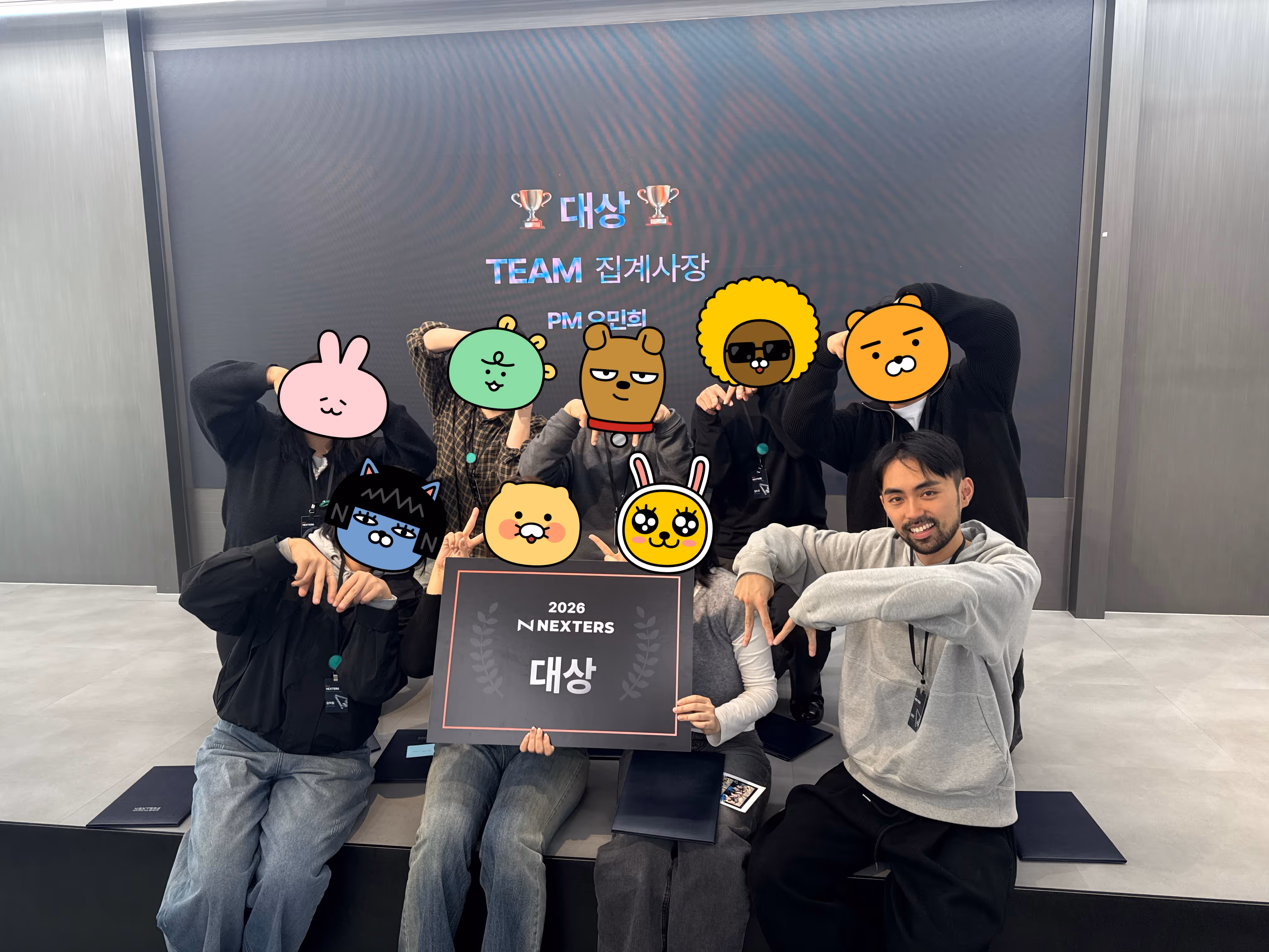TMI로 활동 당시 수염을 좀 기르고 있었다.